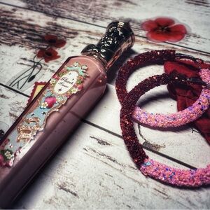 Anna Sui Enchanting Pink Lip Gloss & Valentine Earrings Set